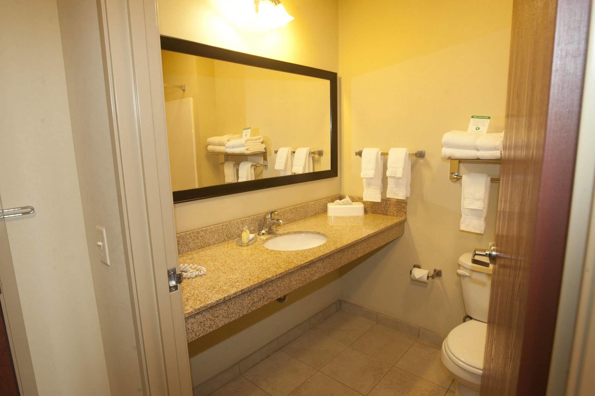 Cobblestone Inn & Suites - Langdon Εξωτερικό φωτογραφία